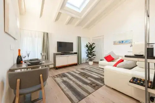 Conte Manfredo and Donna Angelina Apartments with Breathtaking Arena Views in Verona
