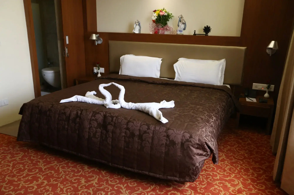 SilverCloud Hotel and Banquets