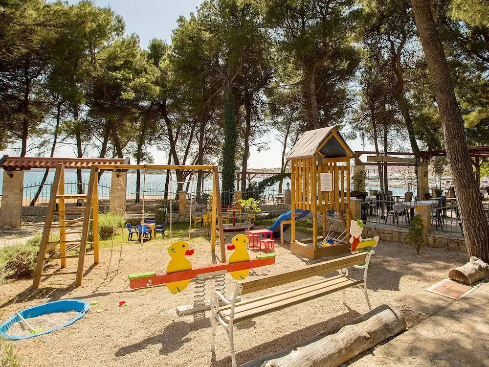 Apartment with Sea View And Ac, 12 Km From Sibenik