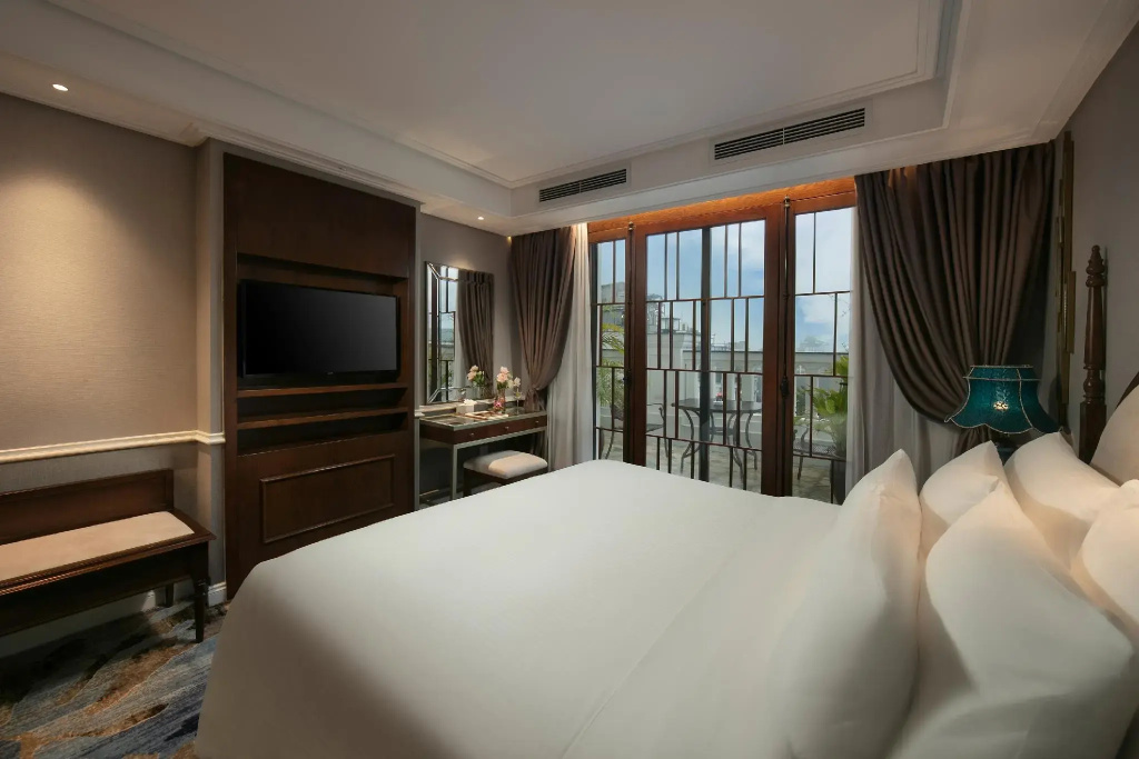 The Oriental Jade Hotel