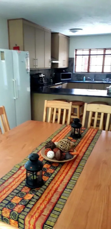 Lovely holiday home for a large family or friends bordering Kruger National Park