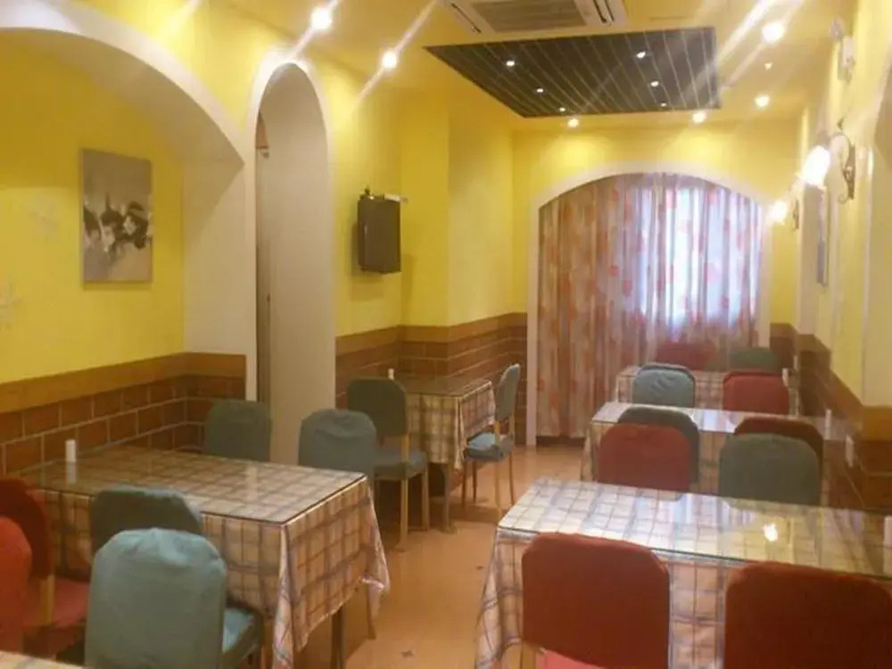 Sushi Light Luxury Hotel (Shanghai Jiaotong University West Yan'an Road subway station)