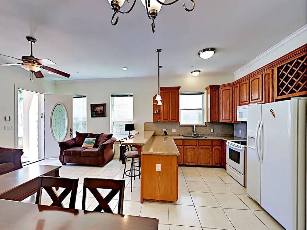 East Lantana Unit 9 - 2 Br Condo