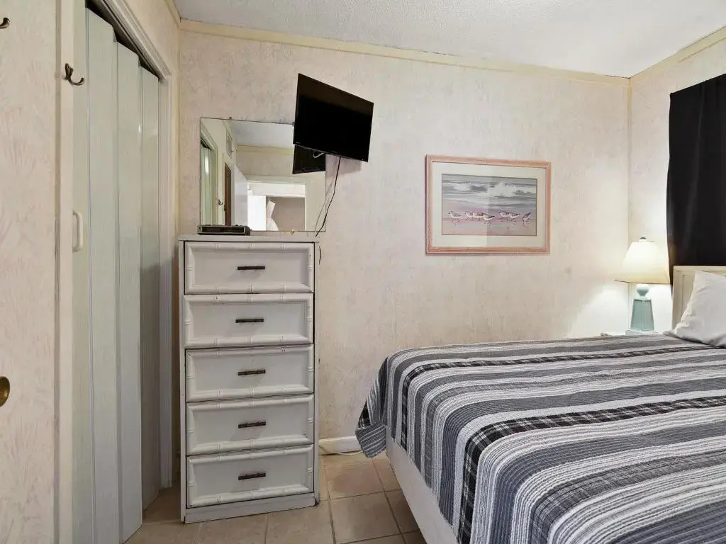 Beach & Tennis Admirals Row 105, Ocean Front, 1 Bedroom, 2 Pools, Tennis
