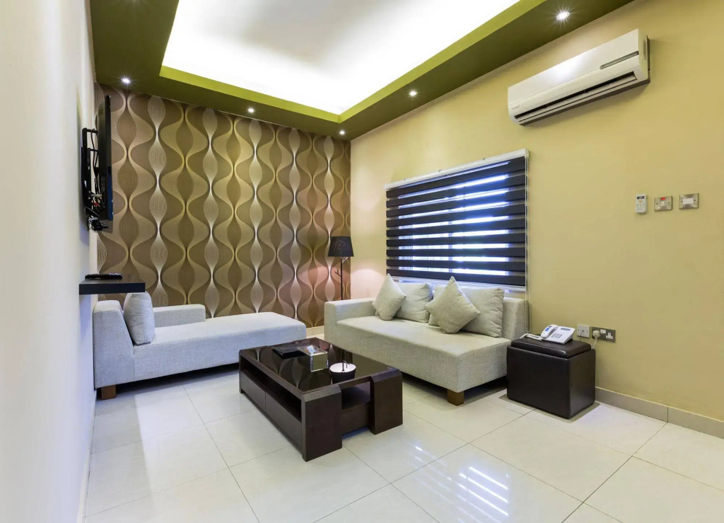 Eagles Apartments, Airport Residential