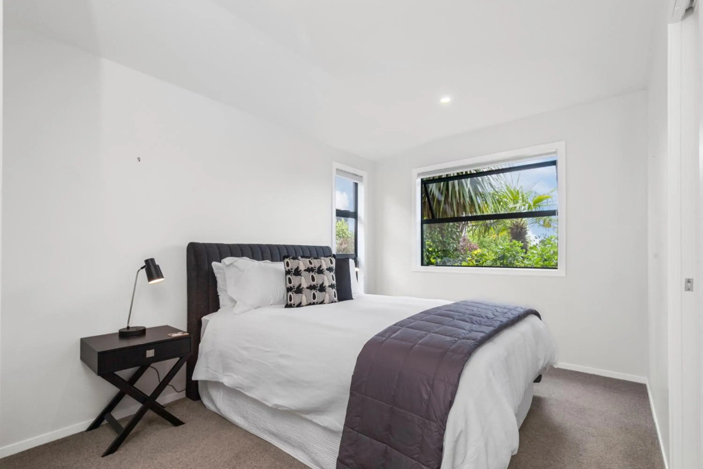 Stylish Villa Escape - Matakana Holiday Home