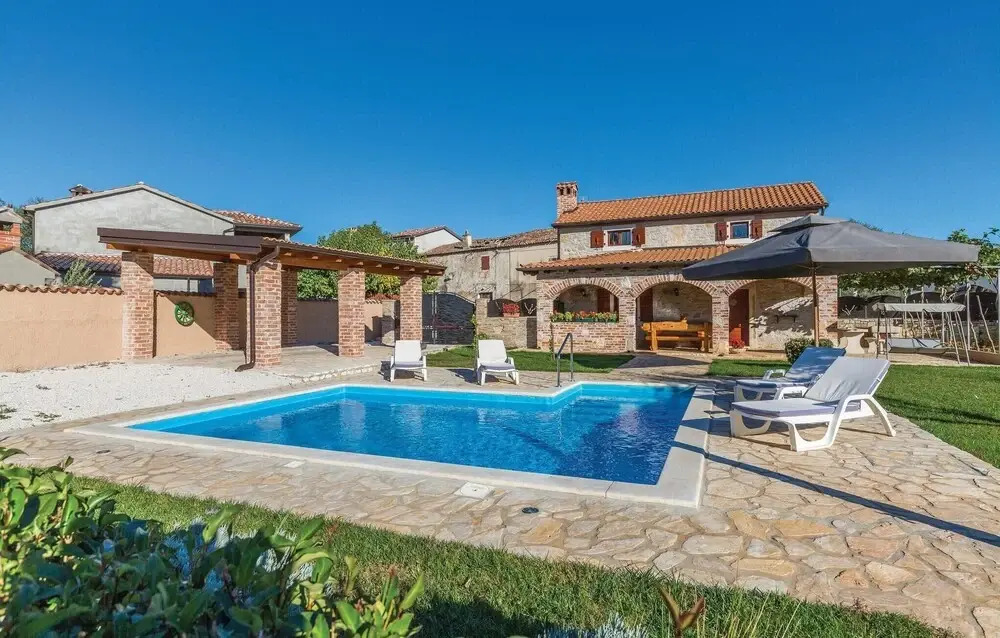 Stunning Home in Porec With Wifi and 2 Bedrooms