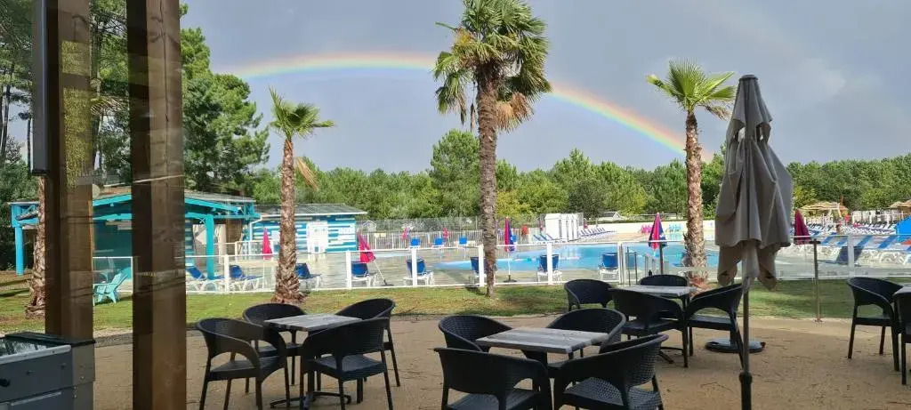 Mobilhome 2 ch,1 salon 40m2 de Charme dans camping ***