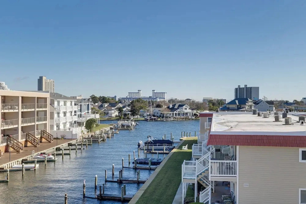 1 Mi to Beach: Bayside Townhome in Ocean City