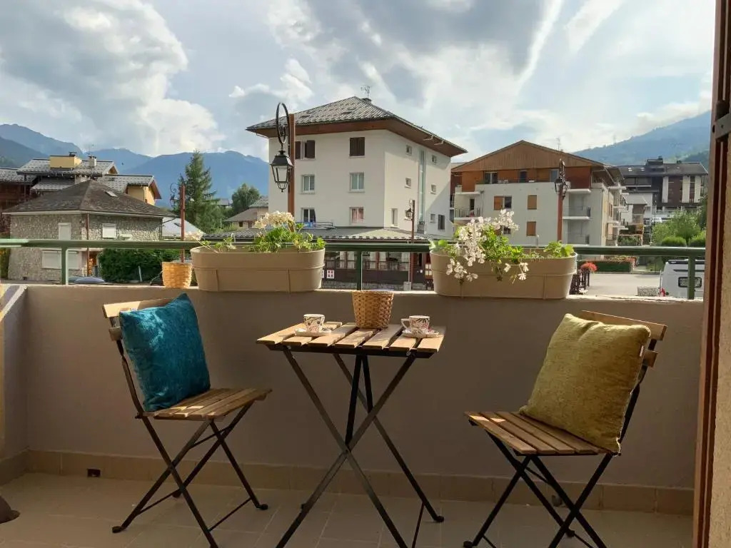 ALPINES 2 /près du funiculaire et gare sncf-garage privé-terrasse sud-46m2