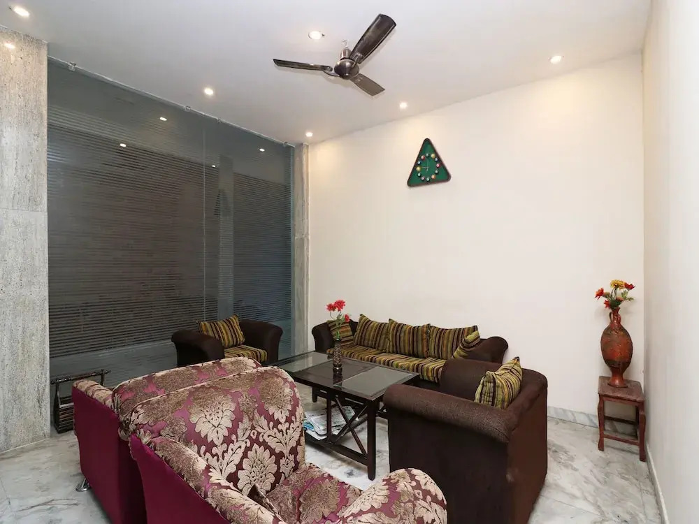 OYO 14890 Siddharth Villa