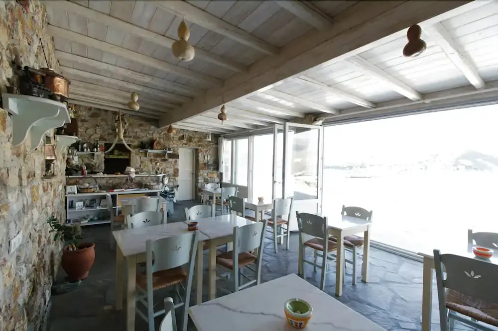 Studios Niovi Serifos