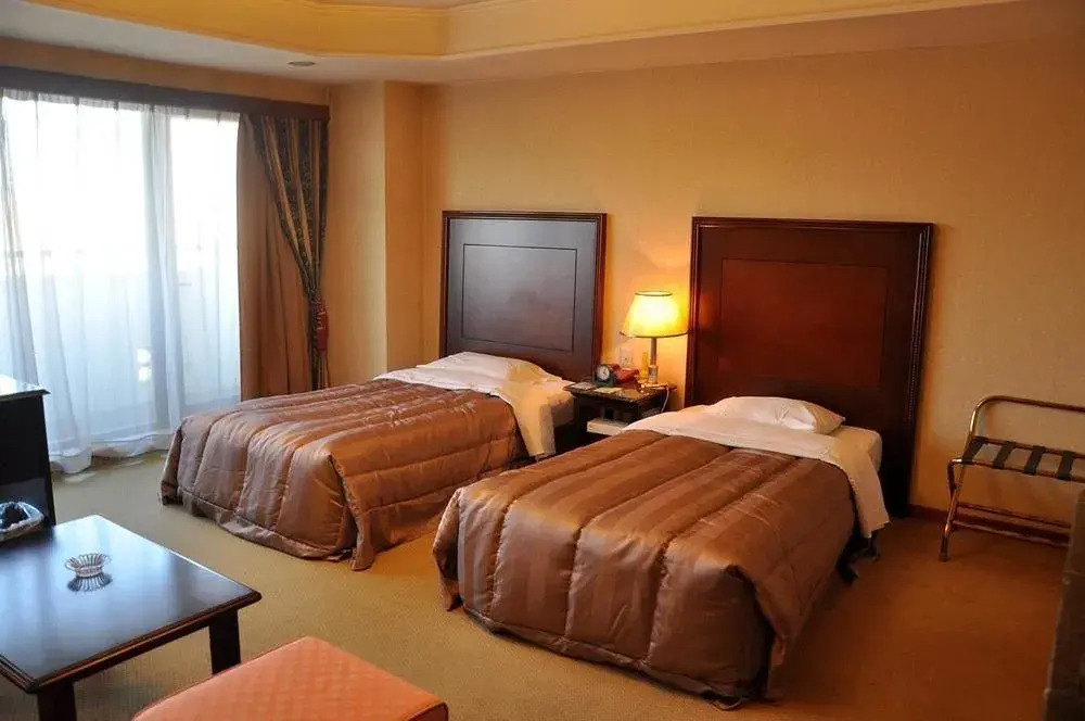 Longtou Hotel