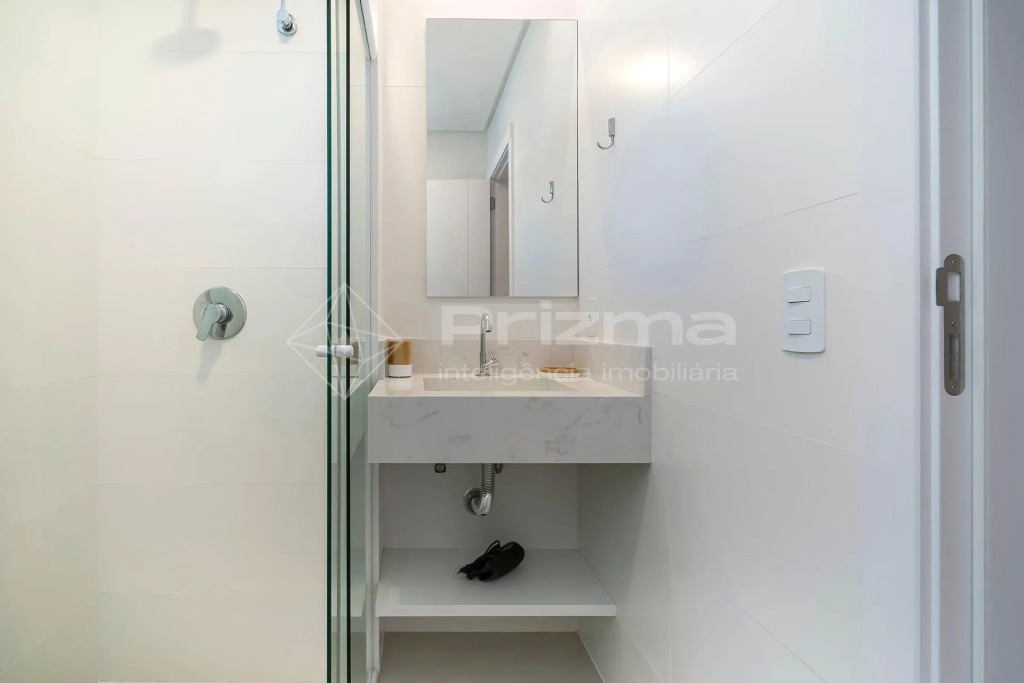 206- Recanto dos Girassóis - Lindo Apartamento de alto padrão com excelente localização na praia de Bombas.
