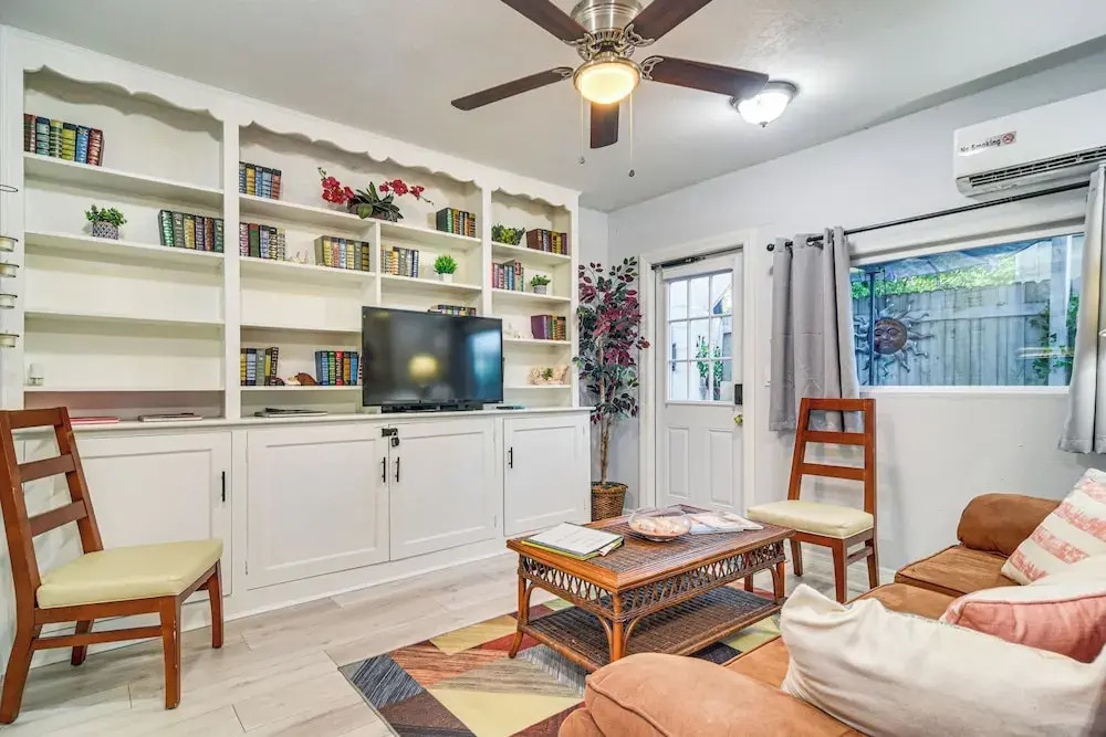1 Mi to Downtown: Clearwater Apt w/ Private Patio!