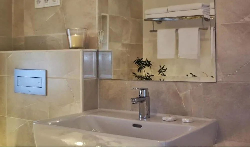 Refresh Boutique Apartments