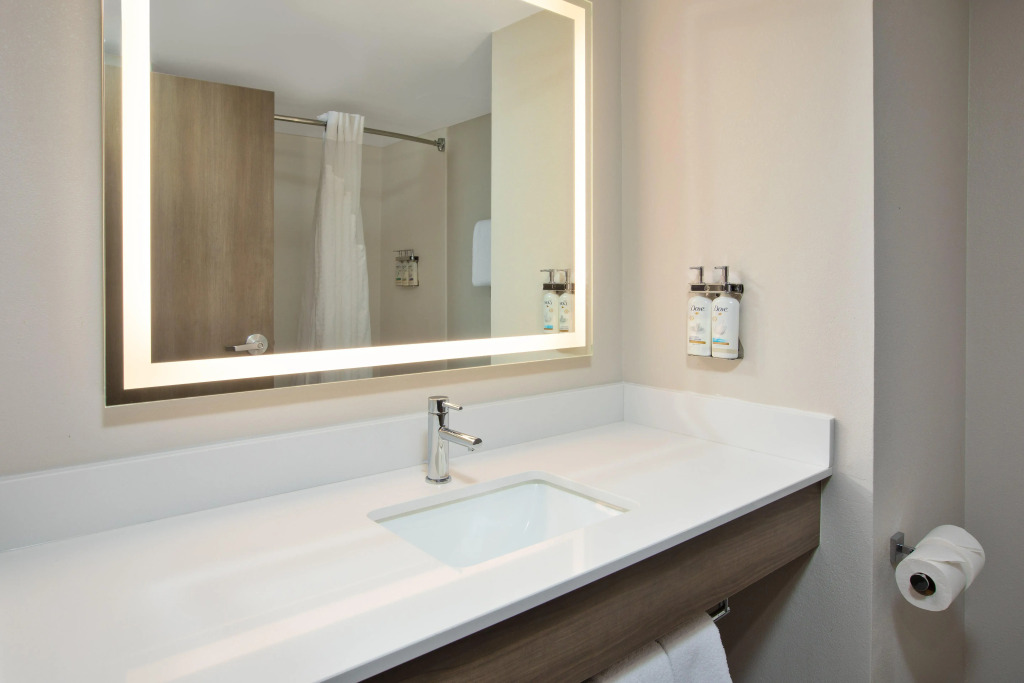 Holiday Inn Express & Suites I-26 & Us 29 At Westgate Mall by IHG