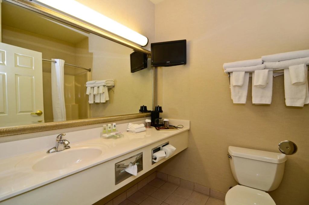 Country Inn & Suites by Radisson, Stevens Point, WI