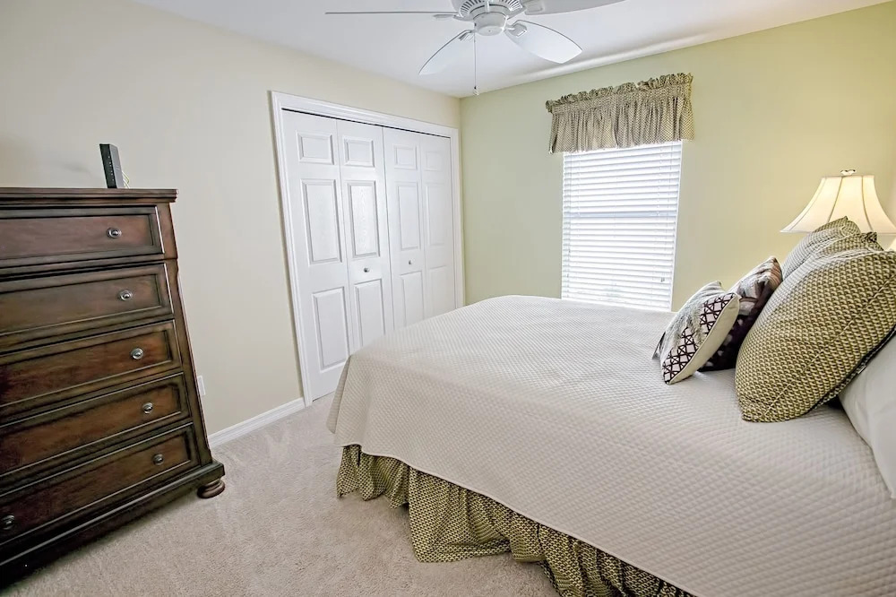 Ida Court Home 3 Bedroom by The VIR Group
