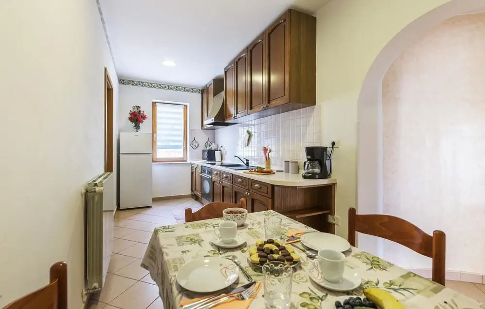 2 Bedroom Beach Front Home In Vabriga