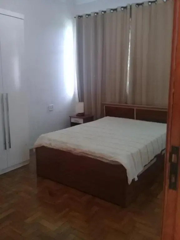 Casarão com piscina e churrasqueira