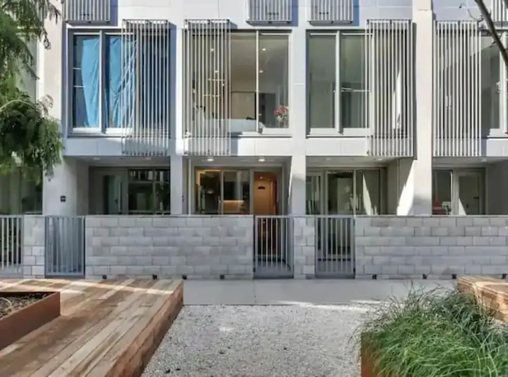 Stylish 2-Storey Retreat With Parking Zodiak Stays