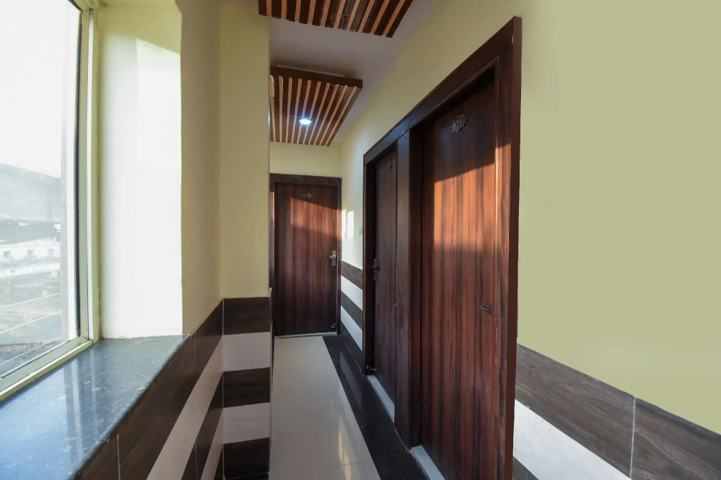 OYO 76490 Hotel Rama Palace