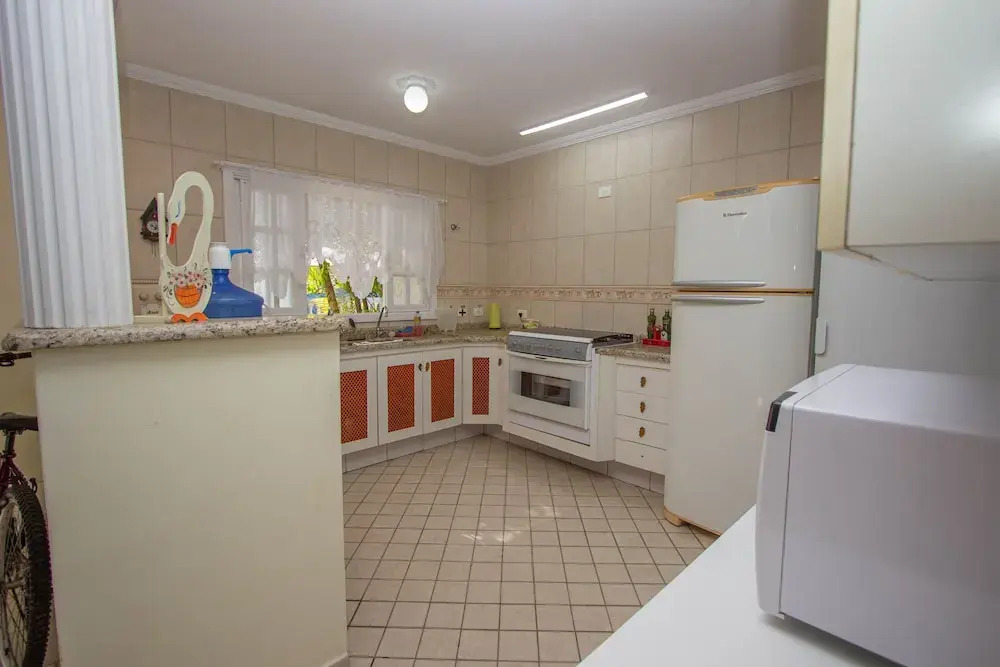 Casa ampla em Bertioga - 2 min. da praia
