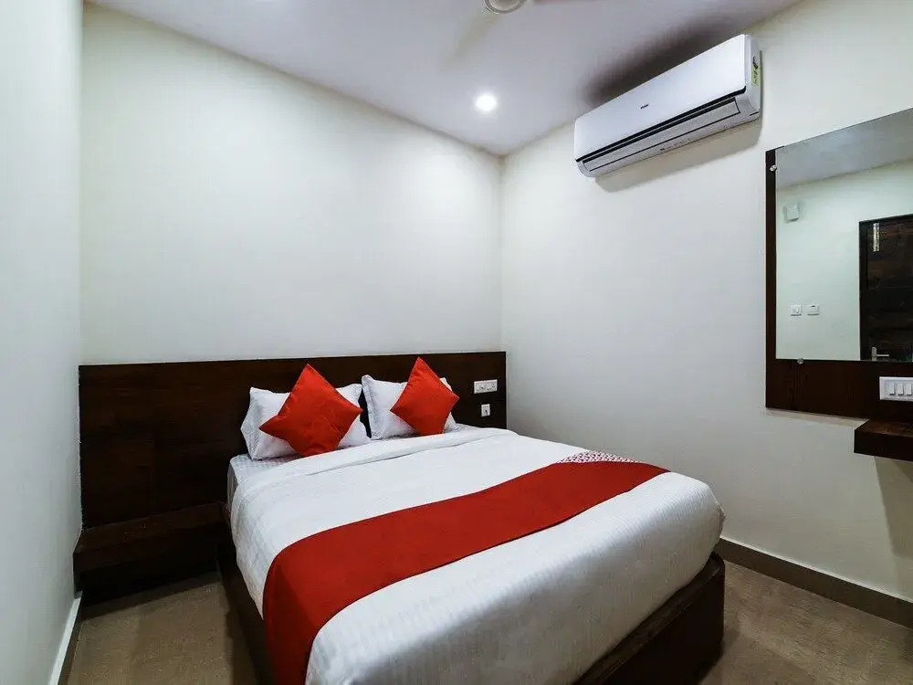 Oyo 12681 Blue Moon Inn