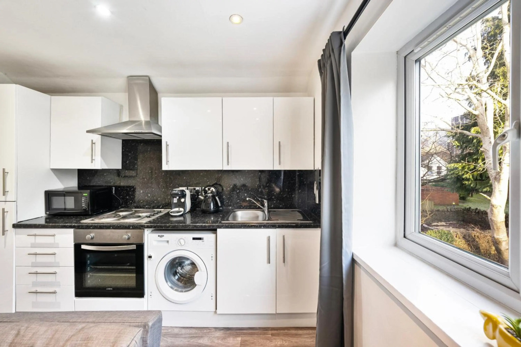 Cardiff University Apartment w/ Heating + Roku