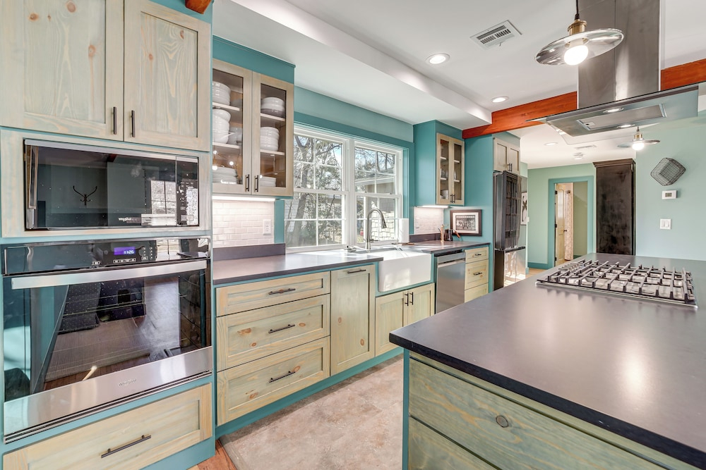 1 Mi to Campus: Modern Tulsa Home w/ Private Yard