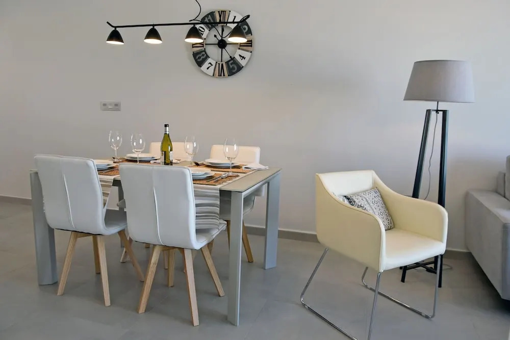 Luxury Apartment on the Beach with Pool 6