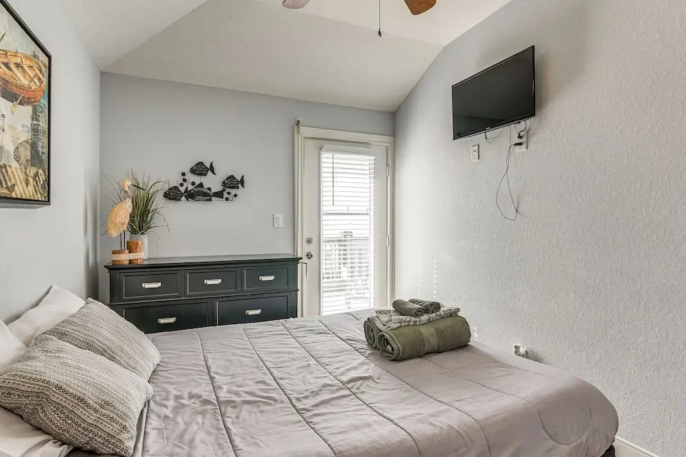 Golf Cart, Pool Access! Beach-walk Galveston Haven