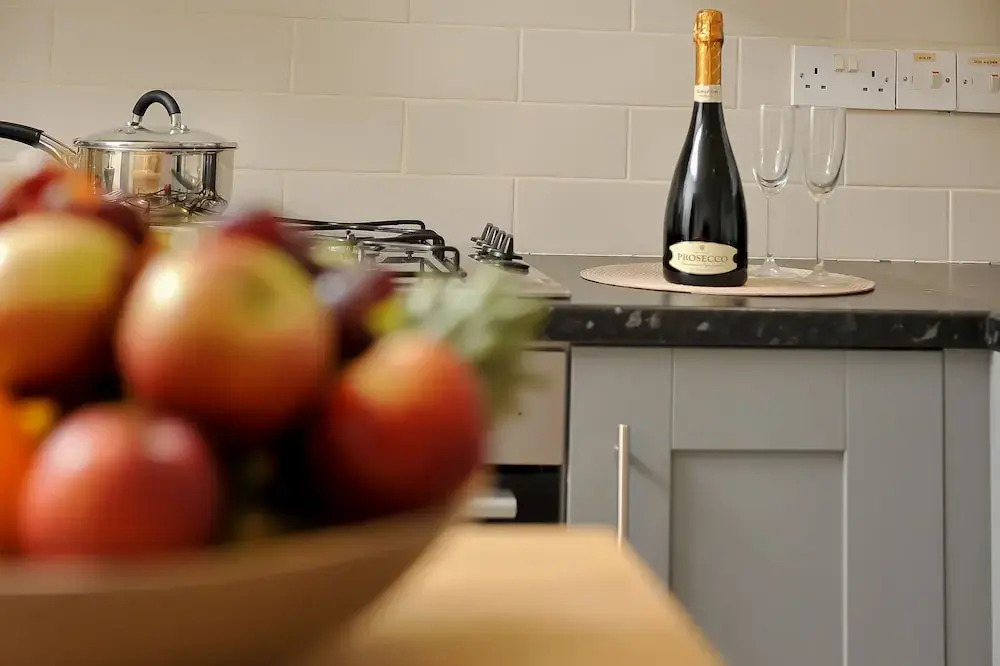 Select Serviced Accommodation - Canal Walk