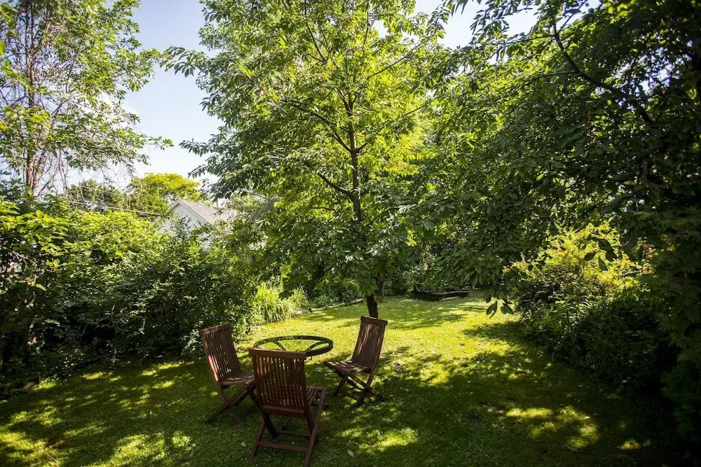 Niagara On The Lake Historic Rental Cottage