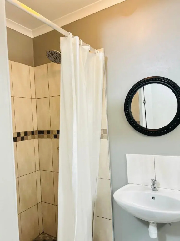 P Wake Luna Guesthouse