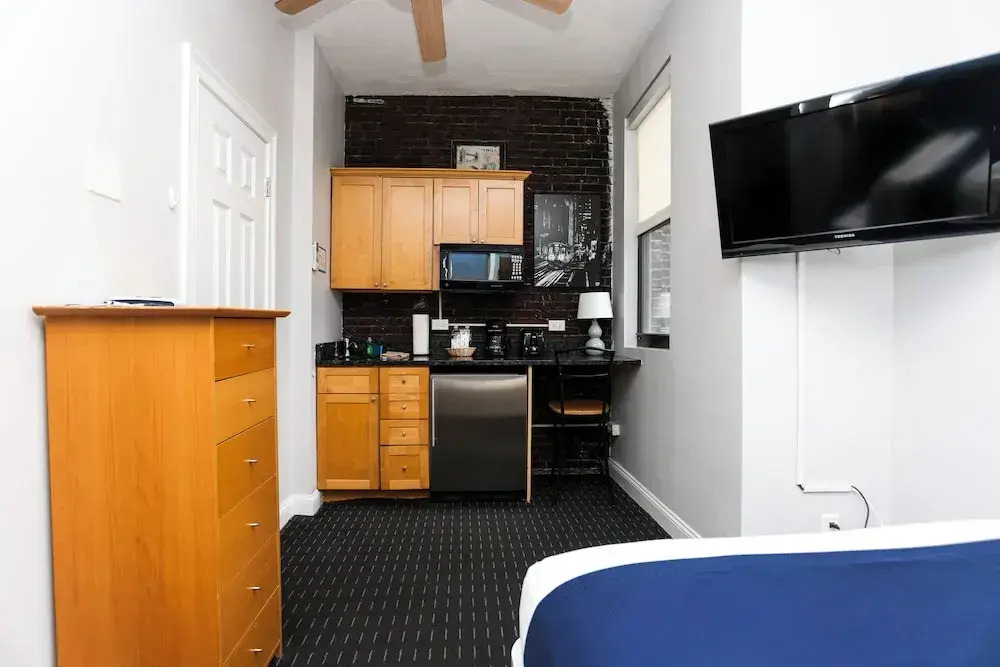 Maverick Suites at 400 Columbus Ave