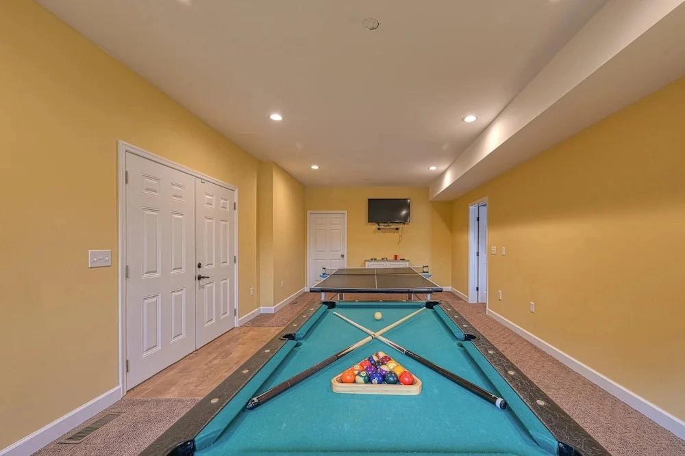 Paradise at Sunset Cove - Lakefront Getaway With Private Dock, Office, Firepit, Deck, & Pool Table