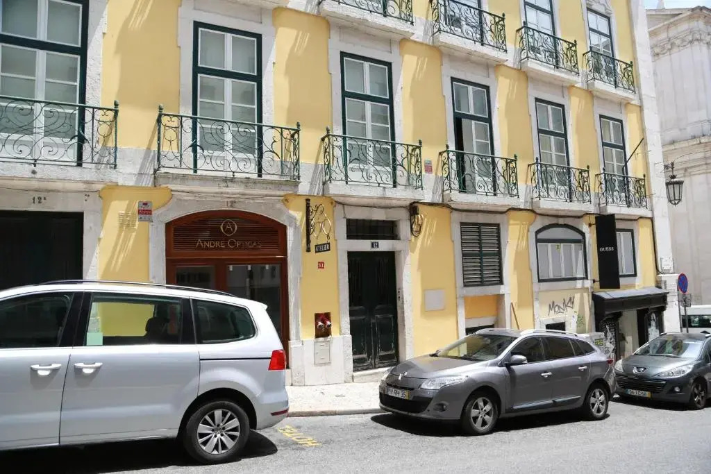 Lovelystay - Chiado 3Bedroom Wonder