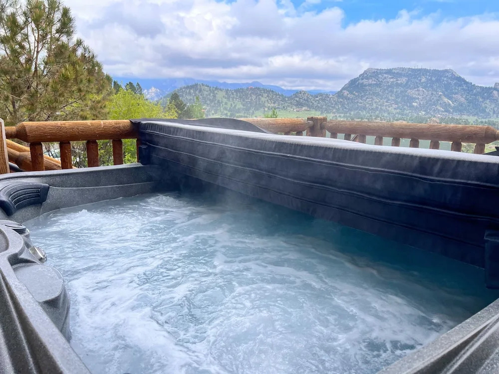 Macgregor Mountain 27c 1 Bedroom Condo by RedAwning