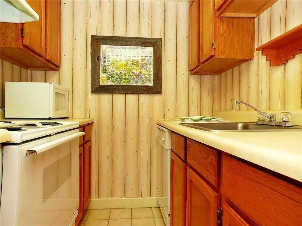 Ski Trail Condominiums by Mountain Resorts