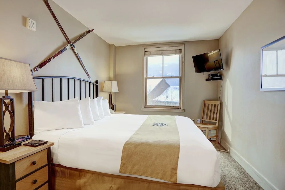 Silver Mill 8260-2br-walk To Slopes! Kids Ski Free! 2 Bedroom Condo by RedAwning