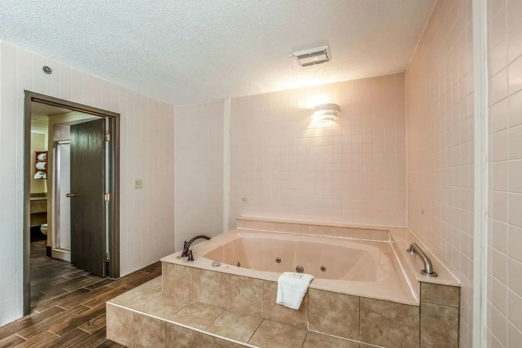Country Inn & Suites by Radisson, Muskegon, MI