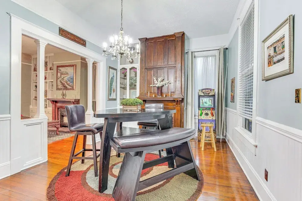 Walk to Downtown: Historic Home in Mobile