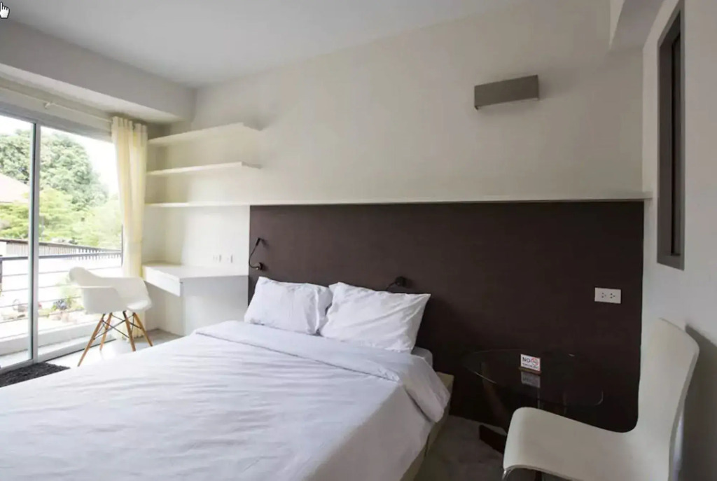 Condo Studio B at Replay E305