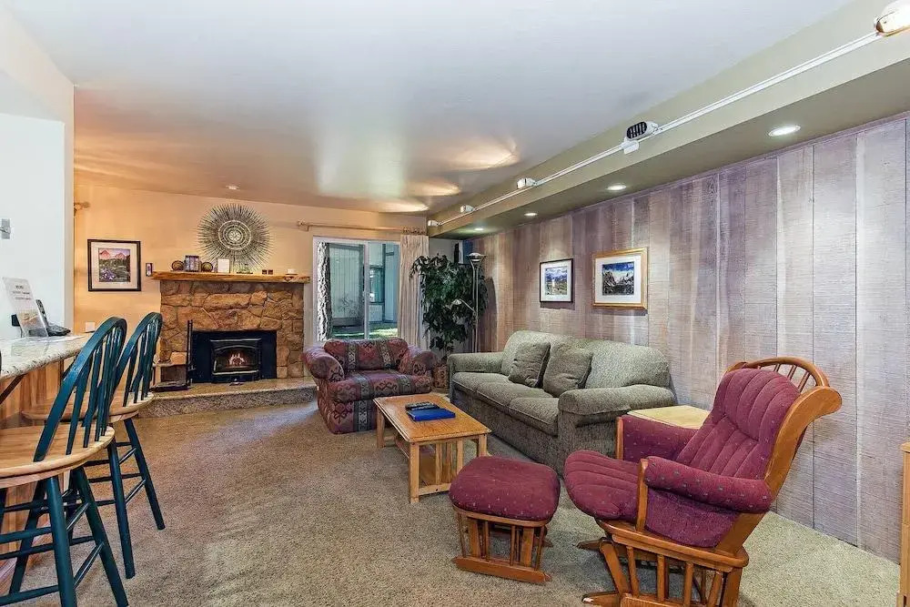 Horizons - Communal Sauna & Hot Tub!