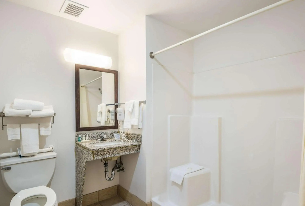 Quality Inn & Suites Eldridge Davenport North