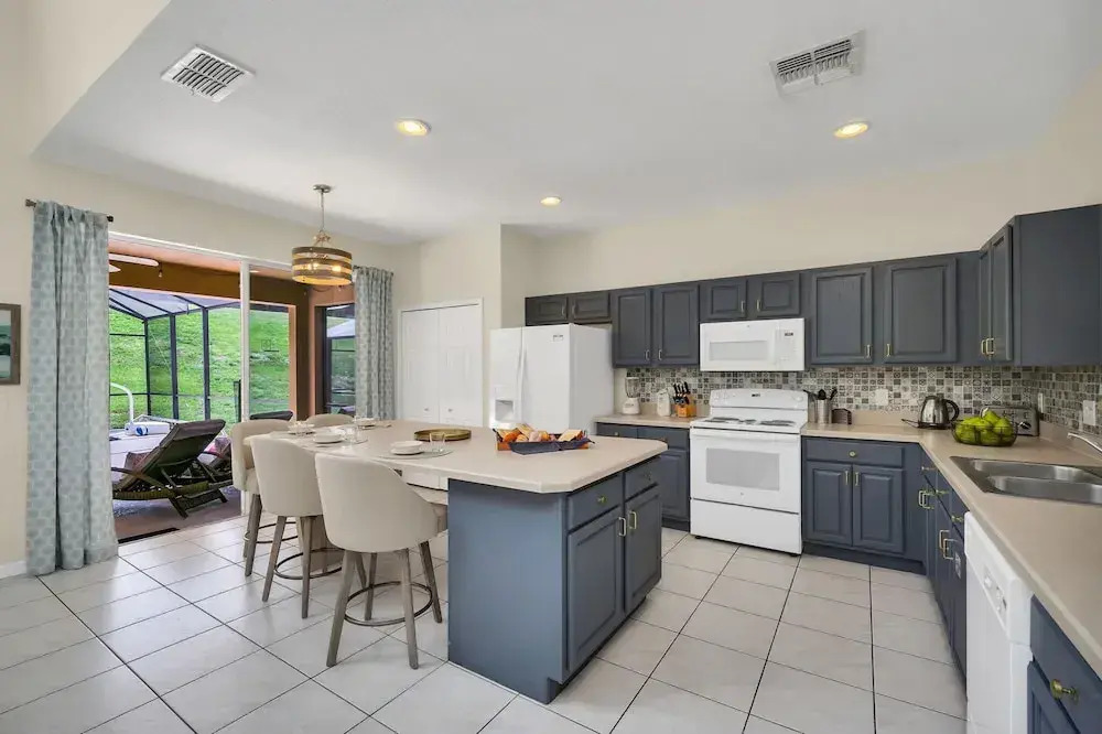 Spacious Villa: Pool, Game Room & Themed Rooms
