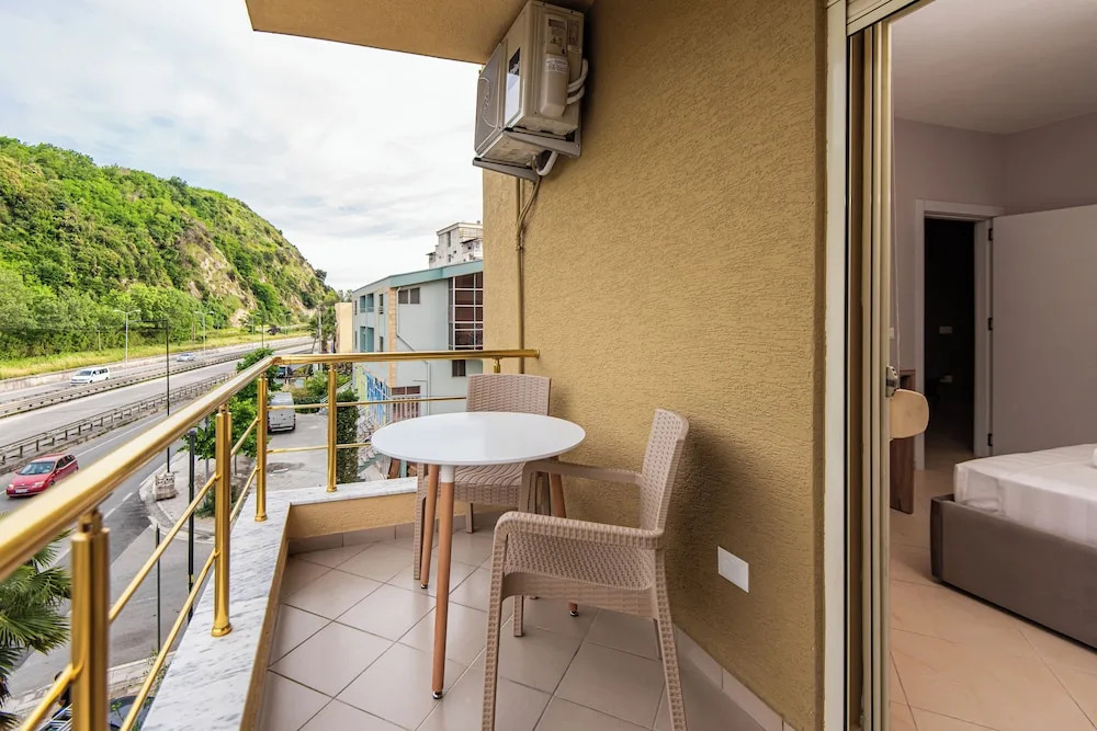 ApartHotel EDA