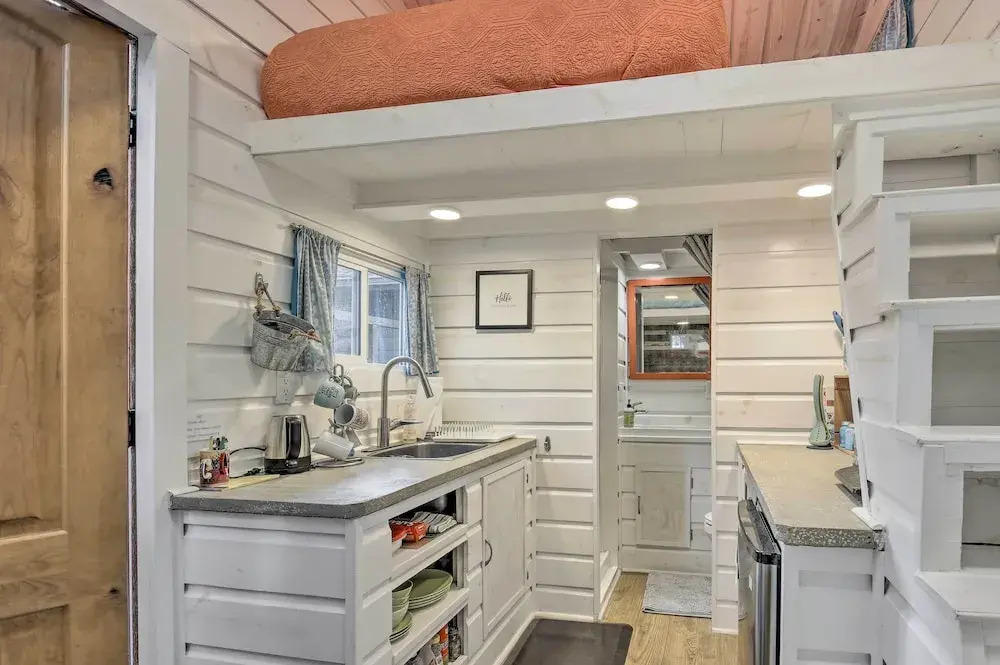 Unique Stay: 'tiny Everest' San Antonio Home!